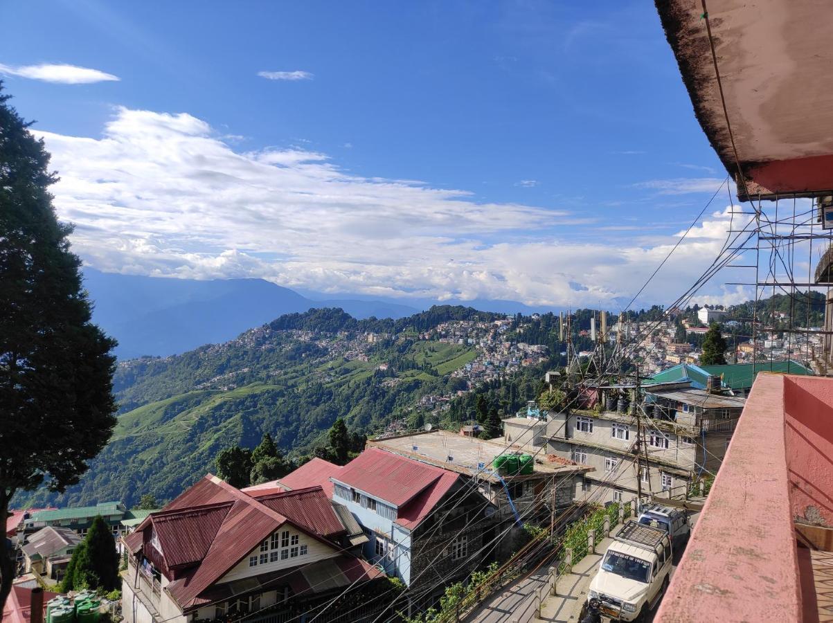 Wind Home Darjeeling- Budget Hotel Near Mall Дарджилинг Екстериор снимка