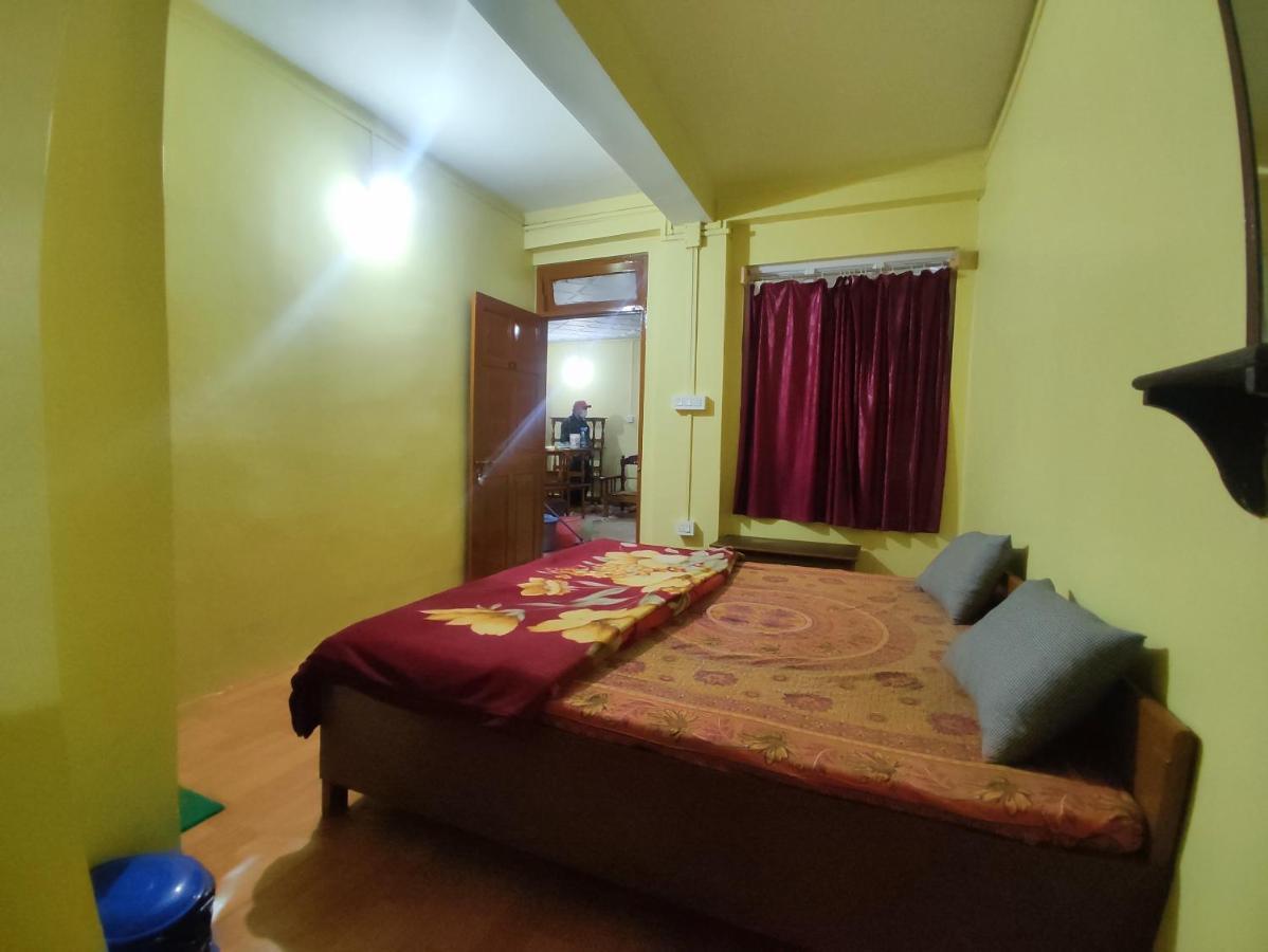 Wind Home Darjeeling- Budget Hotel Near Mall Дарджилинг Екстериор снимка