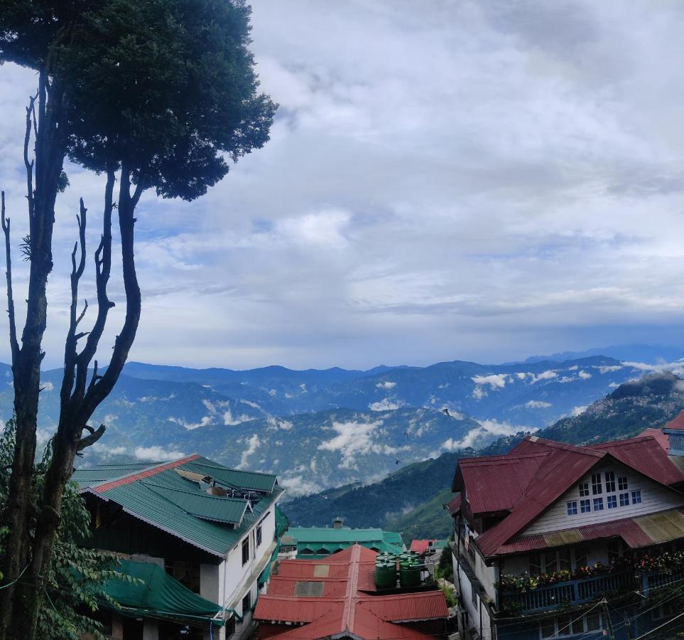 Wind Home Darjeeling- Budget Hotel Near Mall Дарджилинг Екстериор снимка